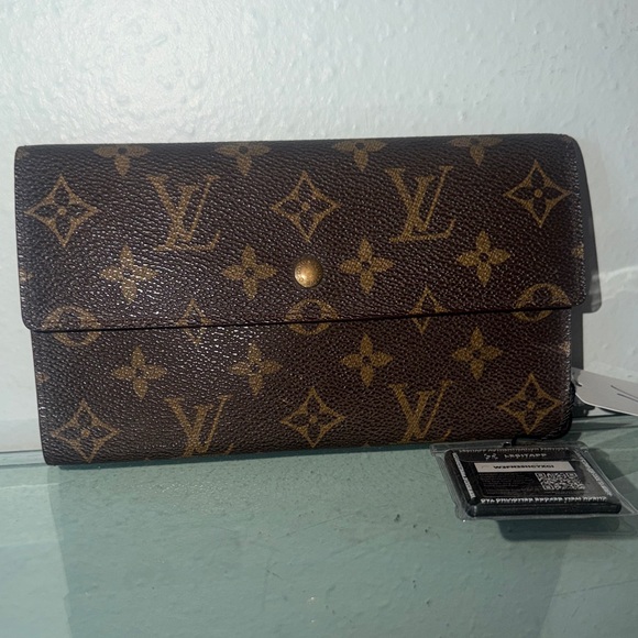💯Louis Vuitton Brown and Gold Monogram Clutch with COA